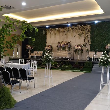 Mexolie Hotel Kebumen Exterior photo