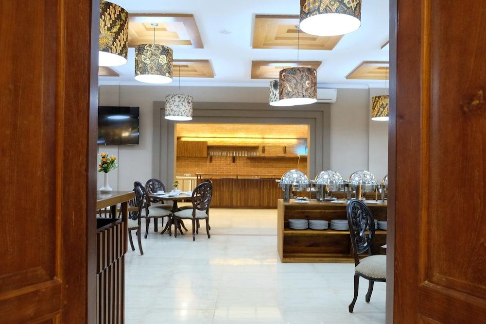 Mexolie Hotel Kebumen Exterior photo