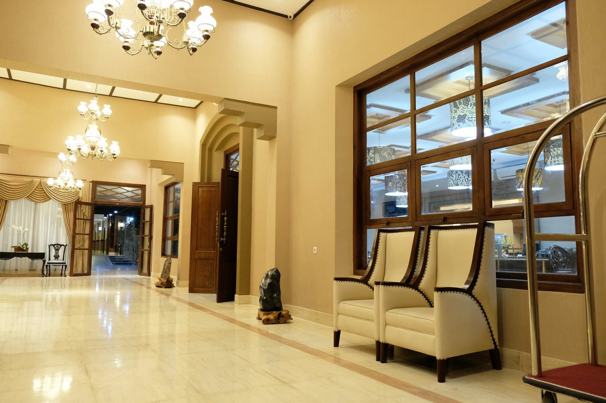 Mexolie Hotel Kebumen Exterior photo