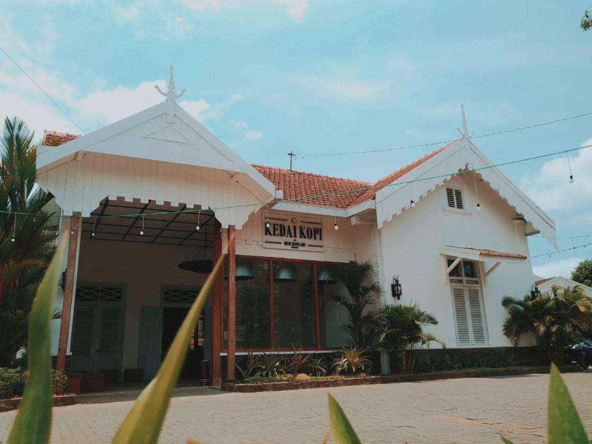 Mexolie Hotel Kebumen Exterior photo